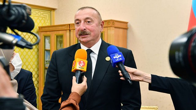 Prezident iranlı jurnalistin Azərbaycan dilində sualına belə cavab verdi - VİDEO