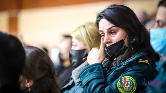 Əzizləri ilə vidalaşan şəhid yaxınları - FOTOLAR