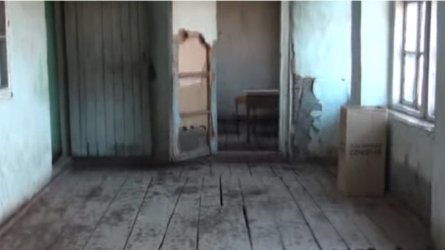 Azərbaycanda biabırçı məktəb binası - Dərs zamanı siçovullar sinif otağında gəzişir - VİDEO