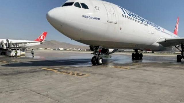 Deputat Vüqar Bayramovun mindiyi təyyarədə nasazlıq yarandı