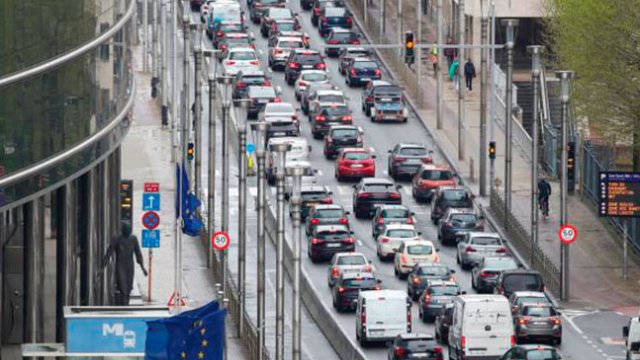 Bu şəhərdə avtomobilindən imtina edənlərə 900 avro veriləcək