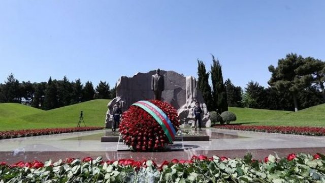 Ümummilli lider Heydər Əliyevin vəfatından 18 il ötür