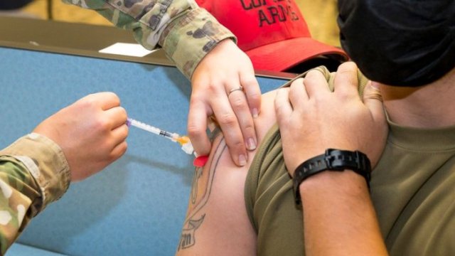 Vaksindən imtina edən hərbçilər ordudan qovuldu- ABŞ-da