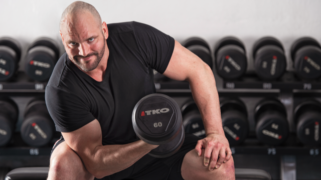 Hakimi bıçaqlayan güləşçi yarışlardan kənarlaşdırıldı (FOTOLAR)