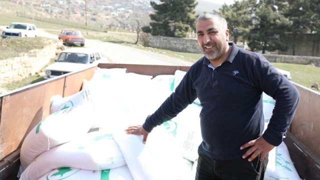 Mineral gübrələrin səyyar satış xidməti fermerlərin işini asanlaşdırıb - FOTOLAR