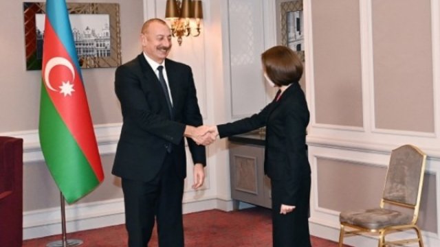 Brüsseldə İlham Əliyev Moldova prezidenti ilə görüşdü