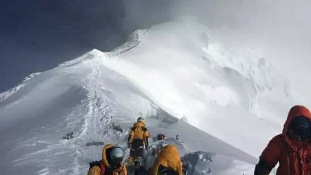 9 alpinist itkin düşdü