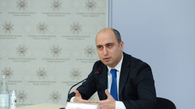 Emin Əmrullayev məktəblərdəki neqativ hallardan DANIŞDI
