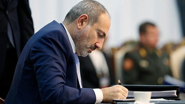 Paşinyan yeni konstitusiya ilə bağlı hərəkətə keçdi