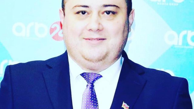 “Təhsil nazirinə hücumları təsadüfi saymıram...” – Emil Məmmədov