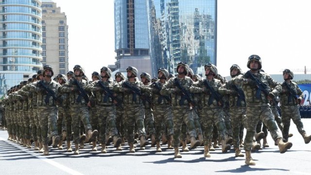 Hərbçilərin maaşı ARTIRILDI