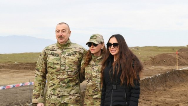 İlham Əliyev ailəsi ilə Şuşaya getdi