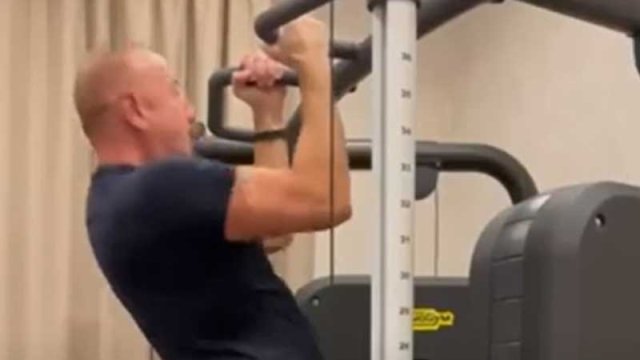 Prezident doğum günündə idman zalında - VİDEO