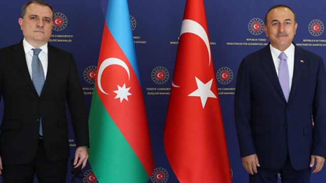 Ceyhun Bayramov Çavuşoğlu ilə danışdı