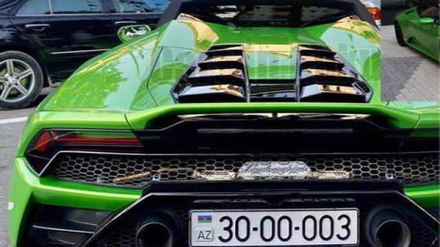 Bakıda iş adamının lüks avtomobilini cərimə meydançasına saldılar - FOTO - VİDEO