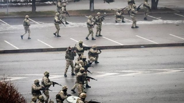 Almatıda atışma başlayıb - VİDEO