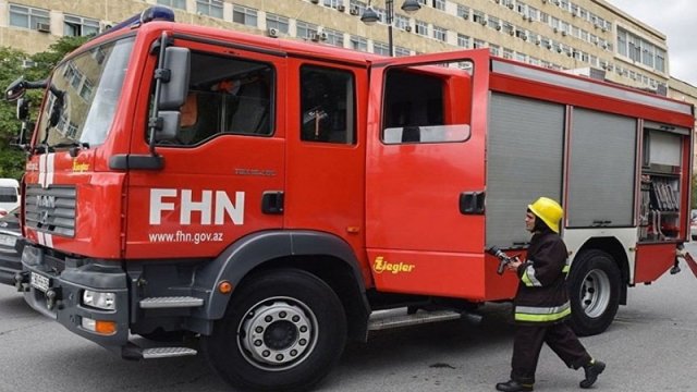 Bakıda ofisdə yanğın - 1 nəfər zəhərləndi, 17 nəfər təxliyə edildi