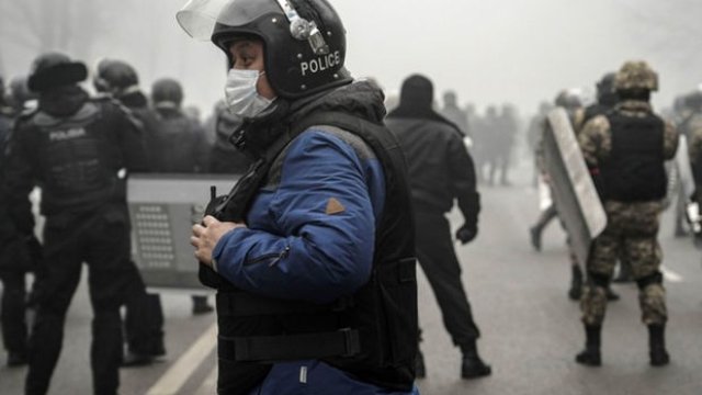 Nazarbayevin keçmiş müşaviri böhranın səbəblərindən birini açıqlayıb