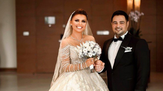 Sevda Yahyayeva gəlinliyini satdı