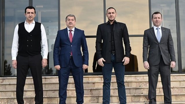 Kamran Ağayev məşqçi olacaq