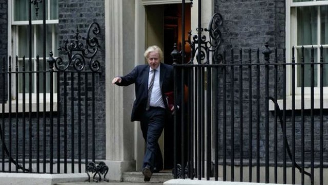Boris Conson COVID-19 qadağalarını pozduğu üçün üzr istəyib