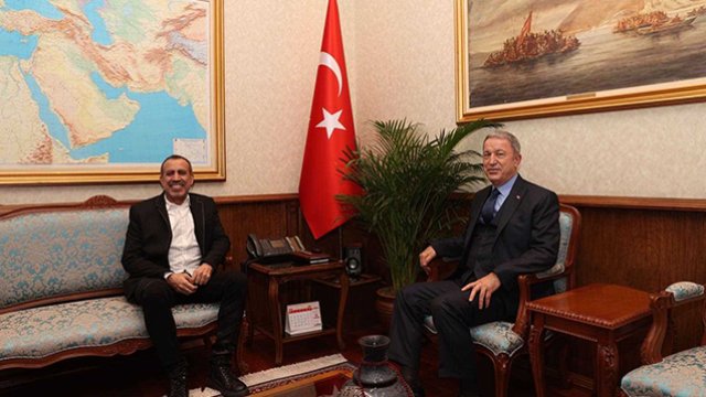 Hulusi Akar konsert gəlirlərini orduya bağışlayan Haluk Leventlə görüşdü - FOTO