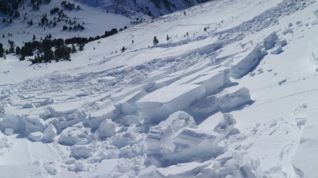 İranda qar uçqunu - ölən və yaralılar var