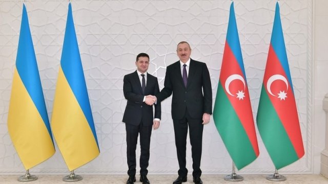 İlham Əliyev Zelenskiyə zəng etdi