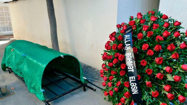 Azərbaycanda tanınmış həkim vəfat etdi - FOTO