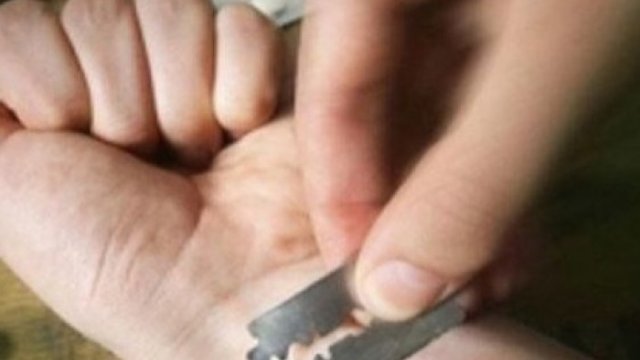 Özünü doğramaq istəyən şagirdlə bağlı RƏSMİ AÇIQLAMA - YENİLƏNİB