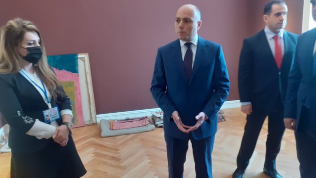 Nazirlə işçi arasında gərginlik: 