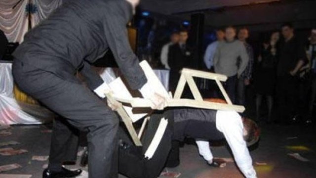 Toyda kütləvi dava - 24 yaralı (VİDEO)