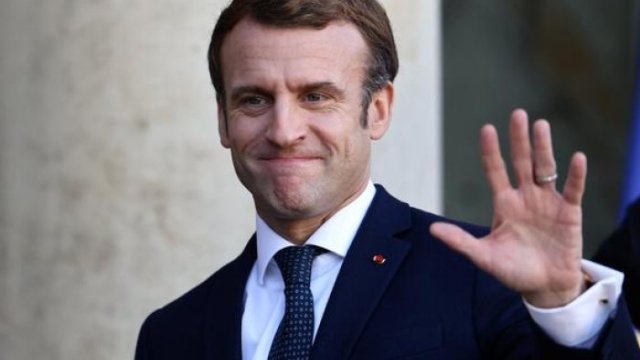 Makron Azərbaycanın 8 hərbçini Ermənistana qaytarmasını alqışladı