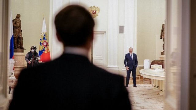Putin və Makron arasında 5 saat davam edən görüş başa çatıb