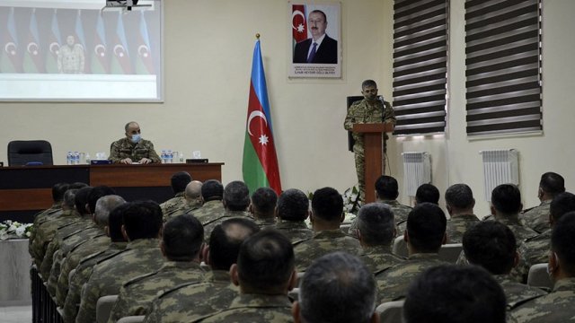 Müdafiə naziri ordu barədə yayılan məlumatlara münasibət bildirdi