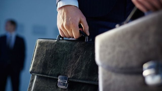 Rusiyalı diplomatlar Ukraynanı tərk etməyə başladı