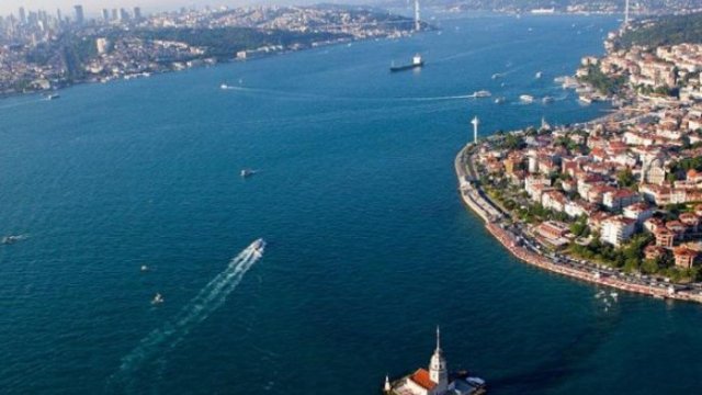 Bosfor boğazı gəmilərin hərəkəti üçün bağlandı