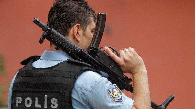 Polis arvadını və dostunu başından GÜLLƏLƏDİ - VİDEO