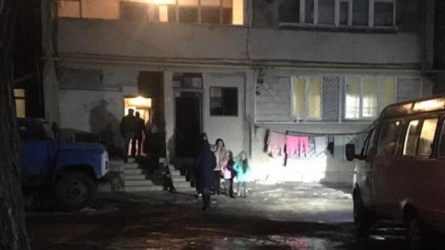 Ermənistanda zəlzələ dağıntılar yaradıb, sakinlər küçələrdə qaldı