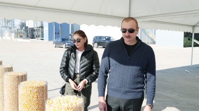 İlham Əliyev və Mehriban Əliyeva “Ağcabədi taxıl Aqropark”da yaradılan şəraitlə tanış olublar - FOTOLAR