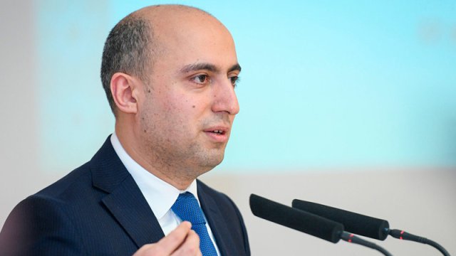 Nazir tanınmış professoru işdən niyə çıxardıb? - AÇIQLAMA