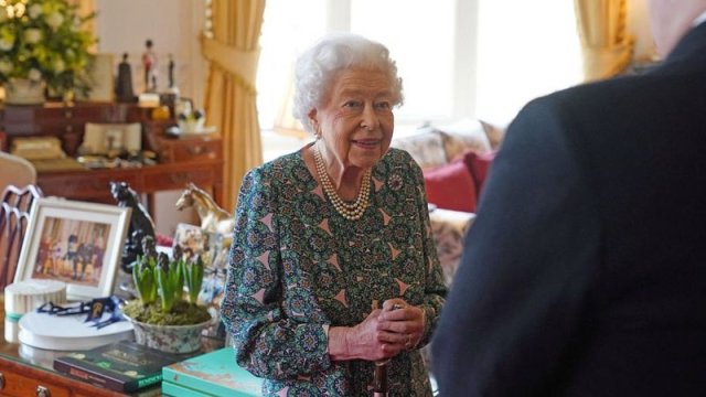 Britaniya kraliçası koronavirusa yoluxdu