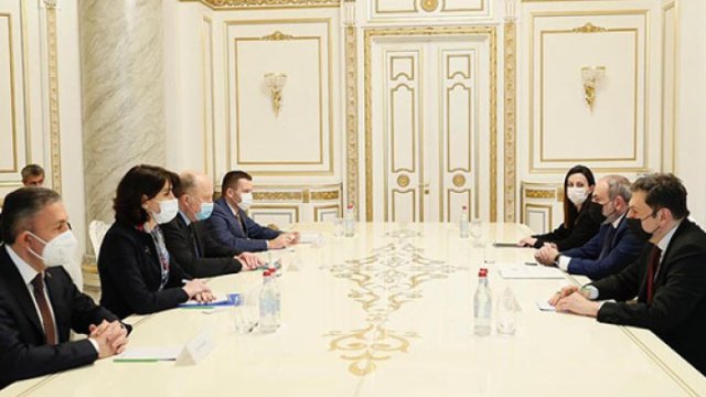 Azərbaycan deputatları Paşinyanla GÖRÜŞDÜ