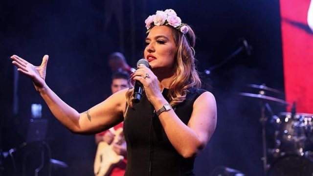 Məşhur türk müğənni Bakıya kimin toyuna gəlib? - VİDEO