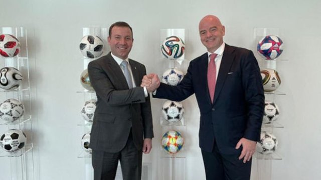 Elxan Məmmədov FIFA prezidenti ilə görüşdü