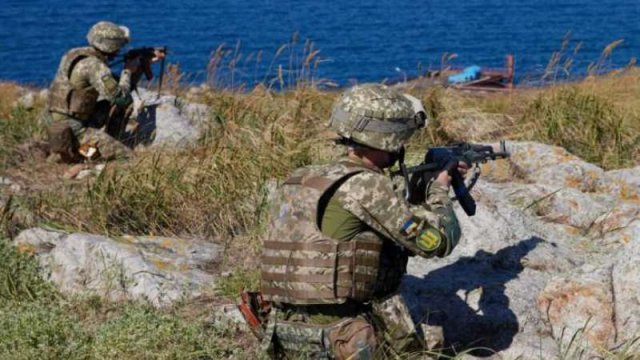 Ruslar 13 ukraynalı hərbçini təslim olmağa çağırdı: Onlar isə 