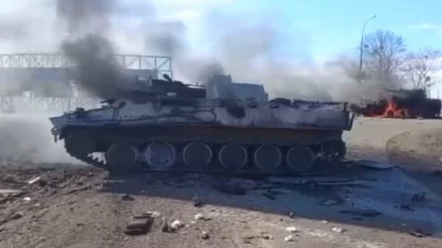 Xarkov polisi iki rus tankını vurdu - VİDEO