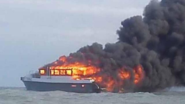 Göyərtəsində 600 hərbçi olan Rusiya desant gəmisi vuruldu - FOTO
