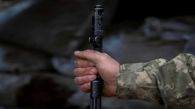 Rusiya hərbçiləri Donetskdə bataqlıqda ilişib qaldı, əsir düşdü