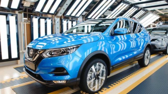 Nissan Sankt-Peterburqdakı zavodunu bağlayır